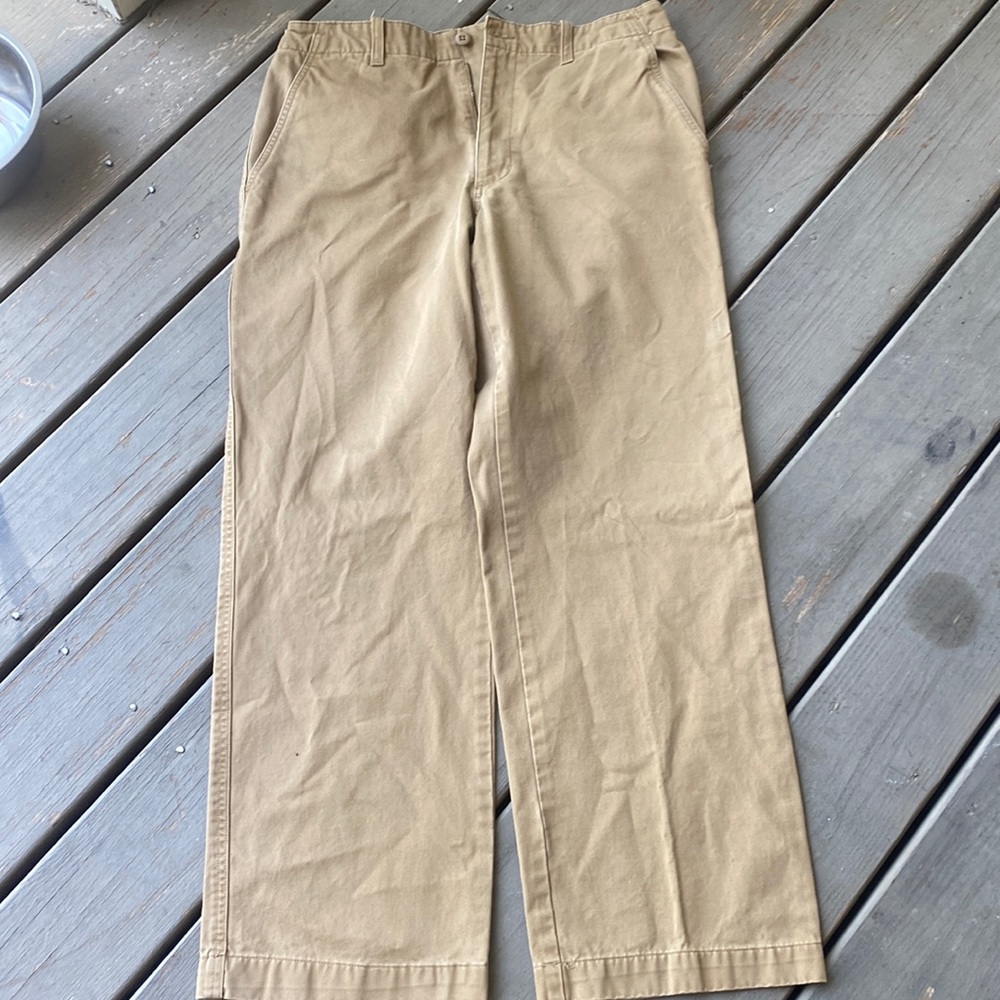 khaki pants
